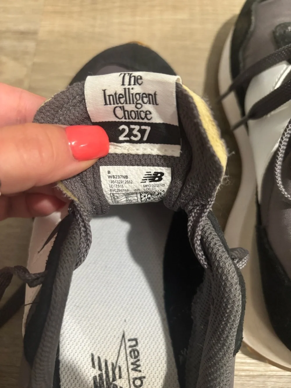 New Balance 237 Black, White & Gray Classic Trainer - Picture 5 of 6